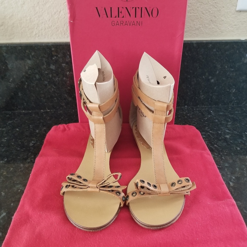 VALENTINO LEATHER ANKLE STRAP SANDALS (US 7.5)